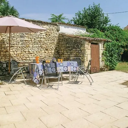 Vakantiehuis Three-bedroom Holiday In Gémozac