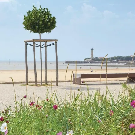 Vakantiehuis Three-bedroom Holiday In Gémozac