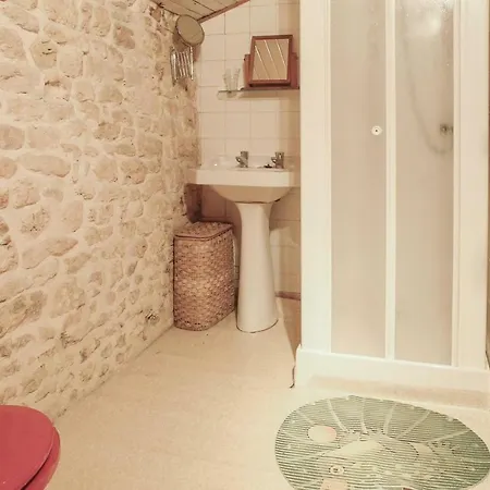 Three-bedroom Holiday In * Gémozac
