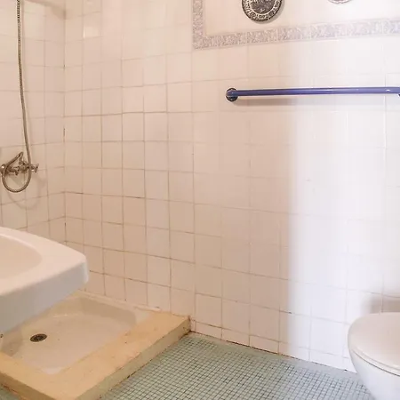 Three-bedroom Holiday In * Gémozac