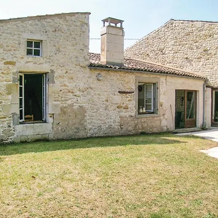 Three-bedroom Holiday In * Gémozac